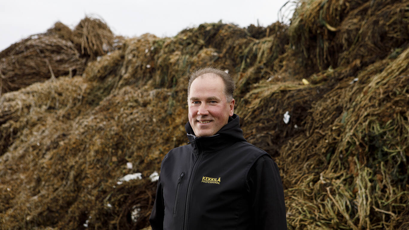 Myyntipäälllikkö Rolf Westerholm Teuvan kompostointilaitoksella